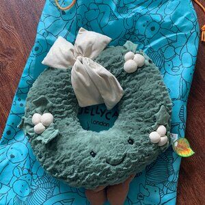 Amuseable Gold Wreath NWT